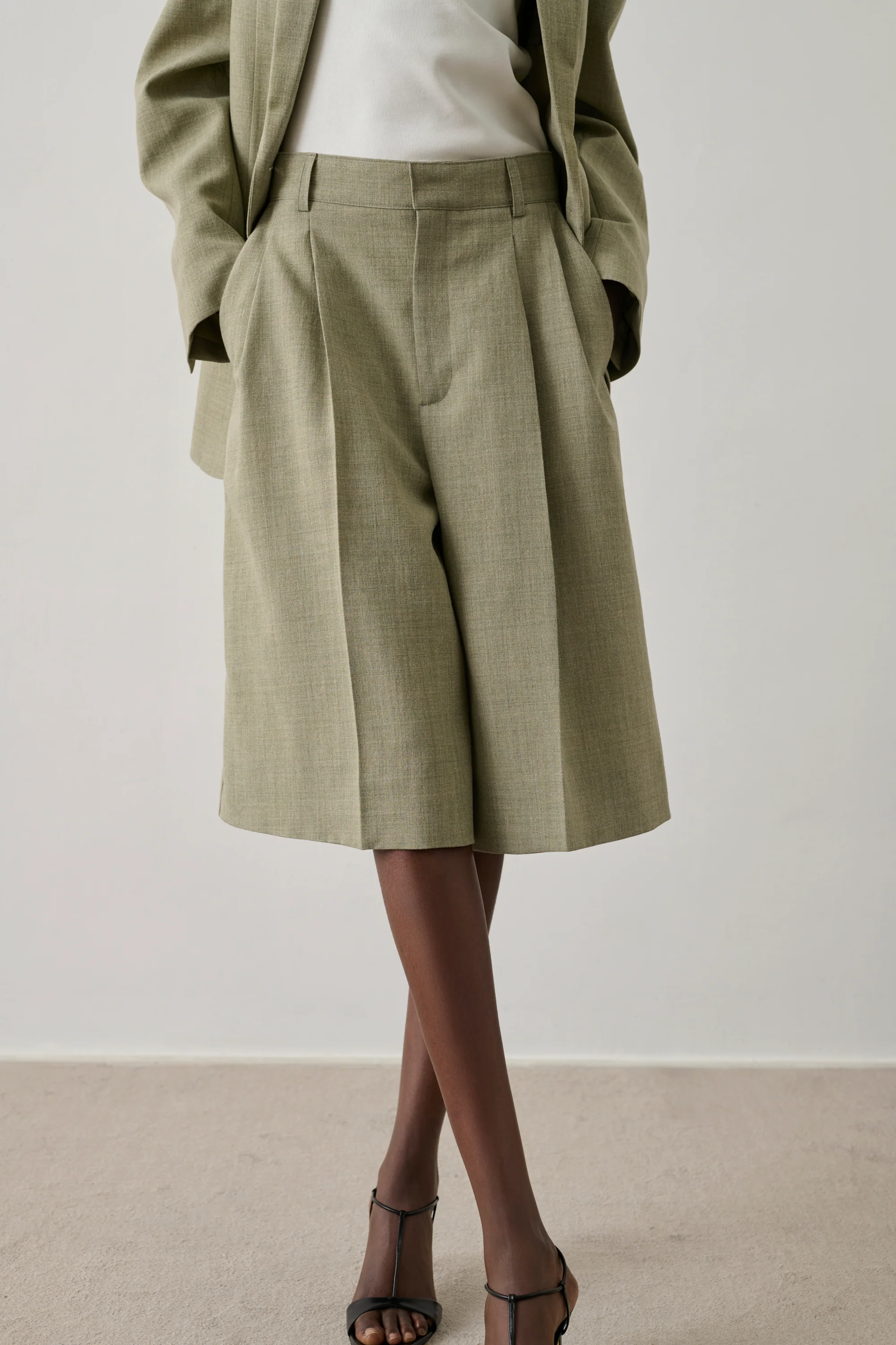 GREEN IMOGEN BERMUDA SHORTS - Image 3