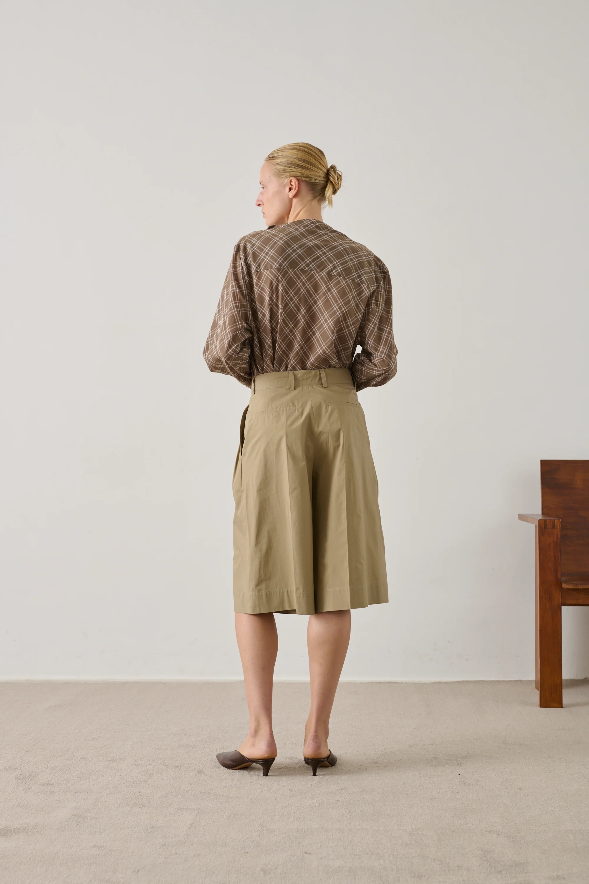 BEIGE IMOGEN BERMUDA SHORTS - Image 5