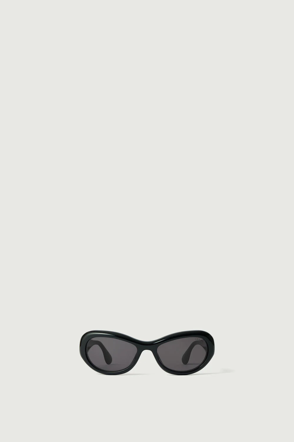BLACK JEAN SUNGLASSES