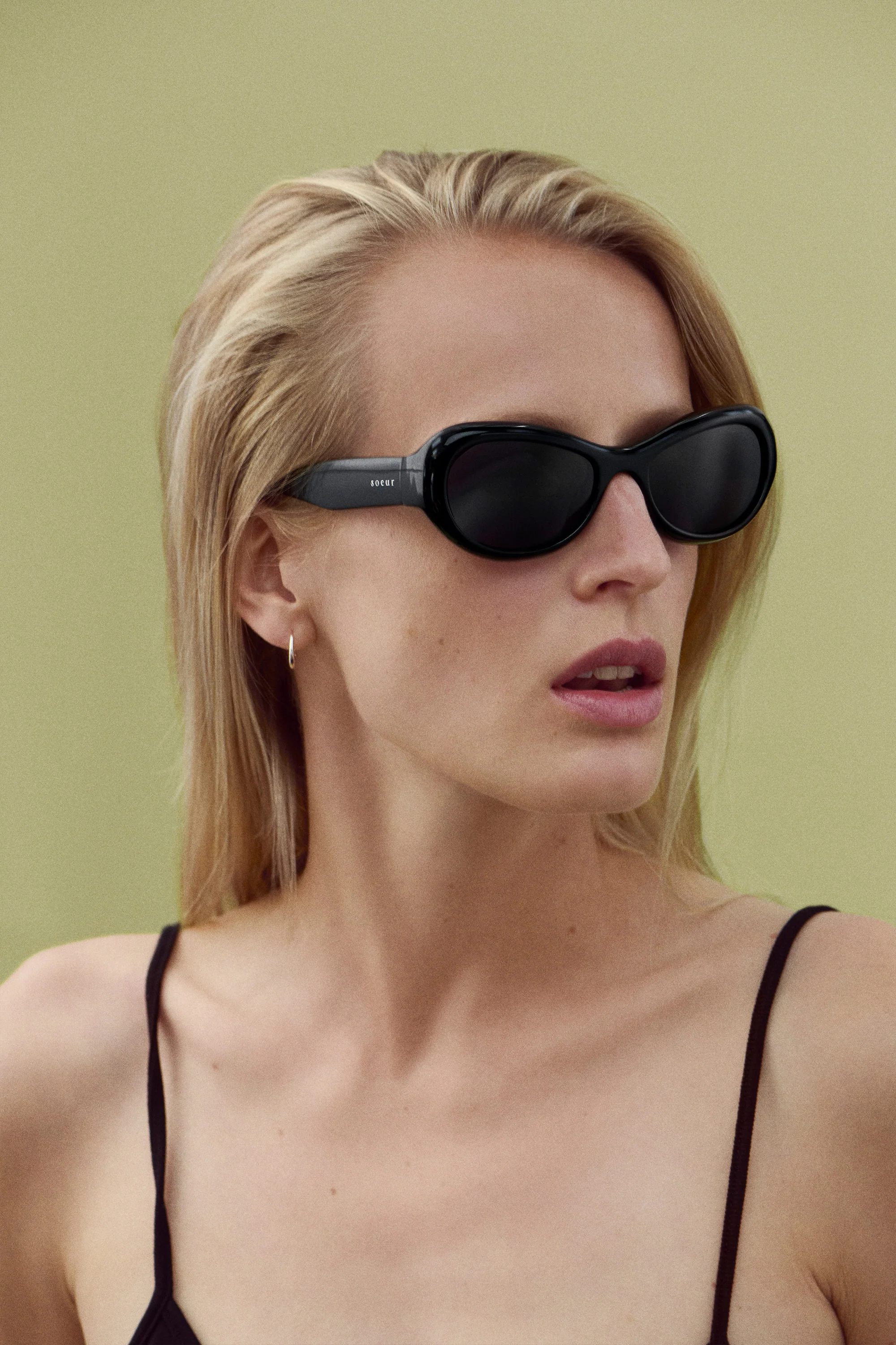 BLACK JEAN SUNGLASSES - Image 2
