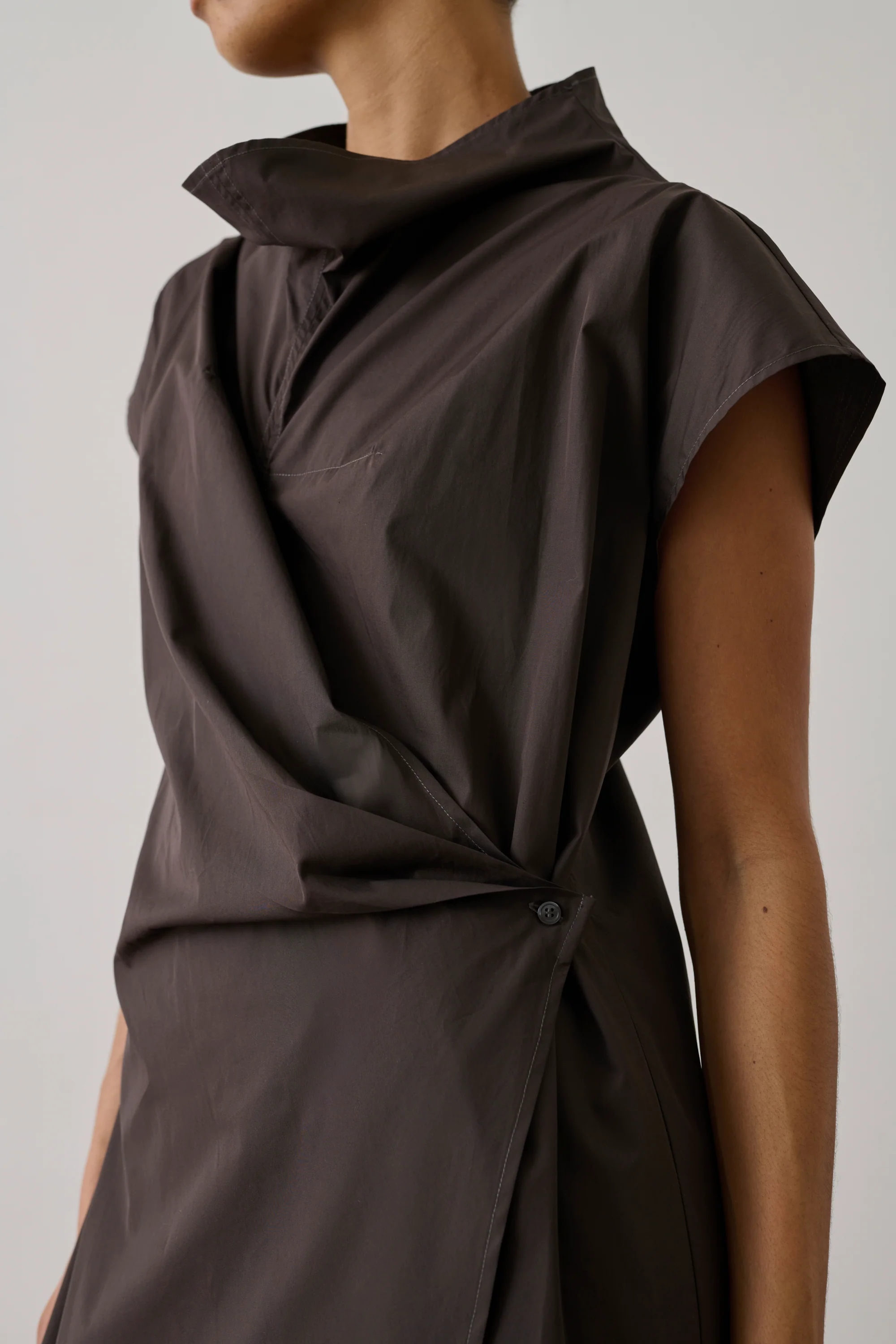BROWN FOGGIA DRESS - Image 4