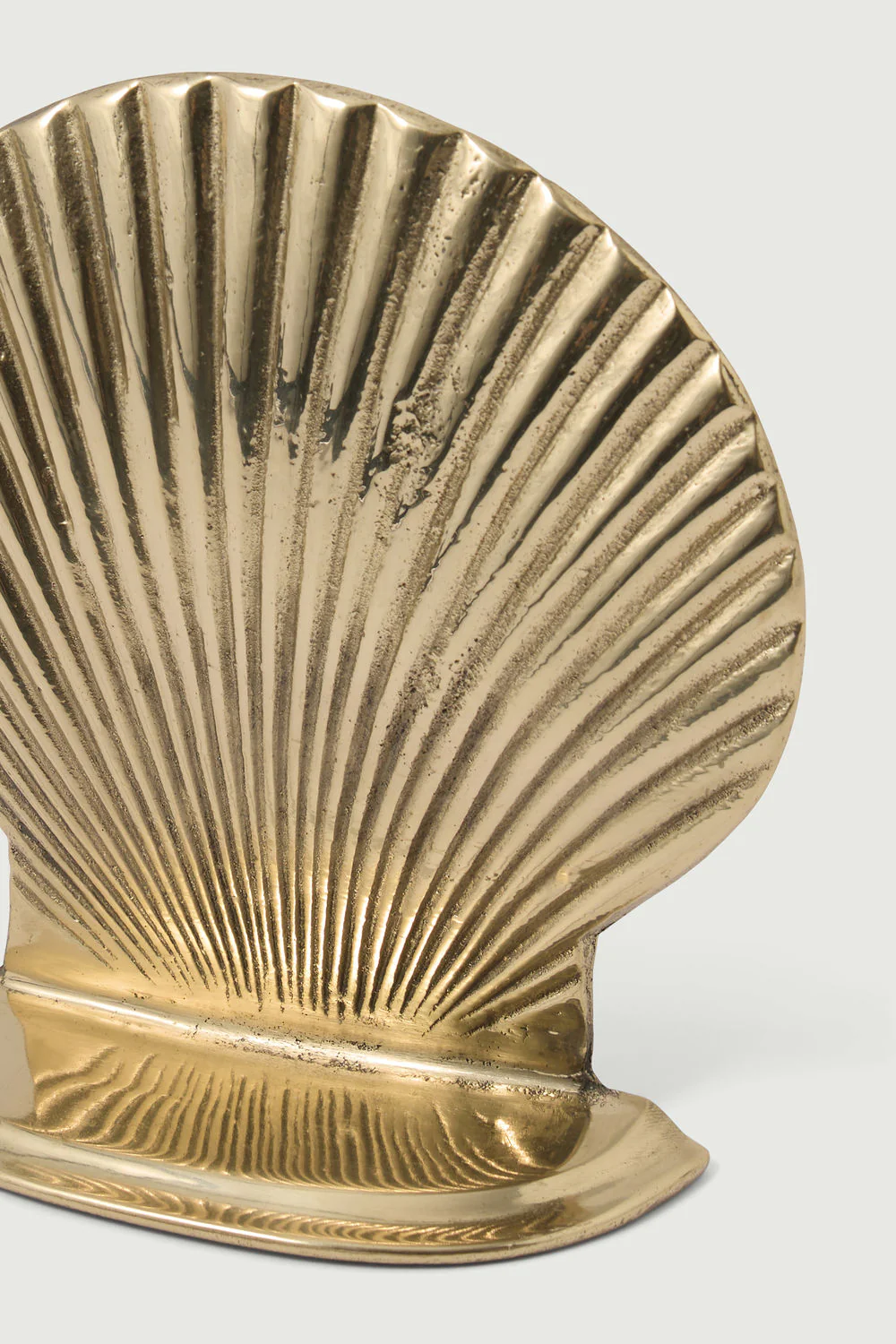 BRASS SCALLOP SHELL BOOKENDS - Image 4