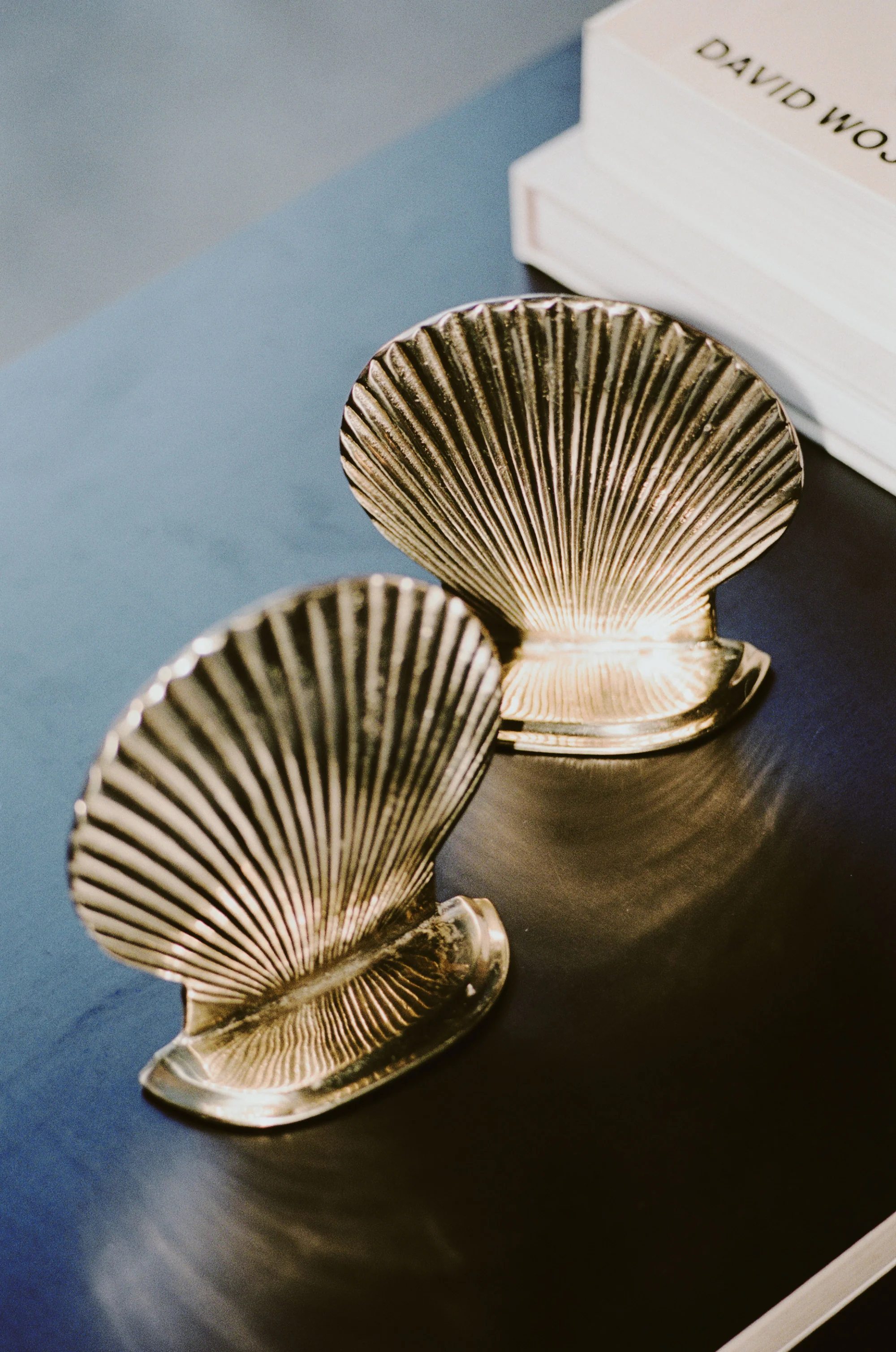 BRASS SCALLOP SHELL BOOKENDS - Image 5