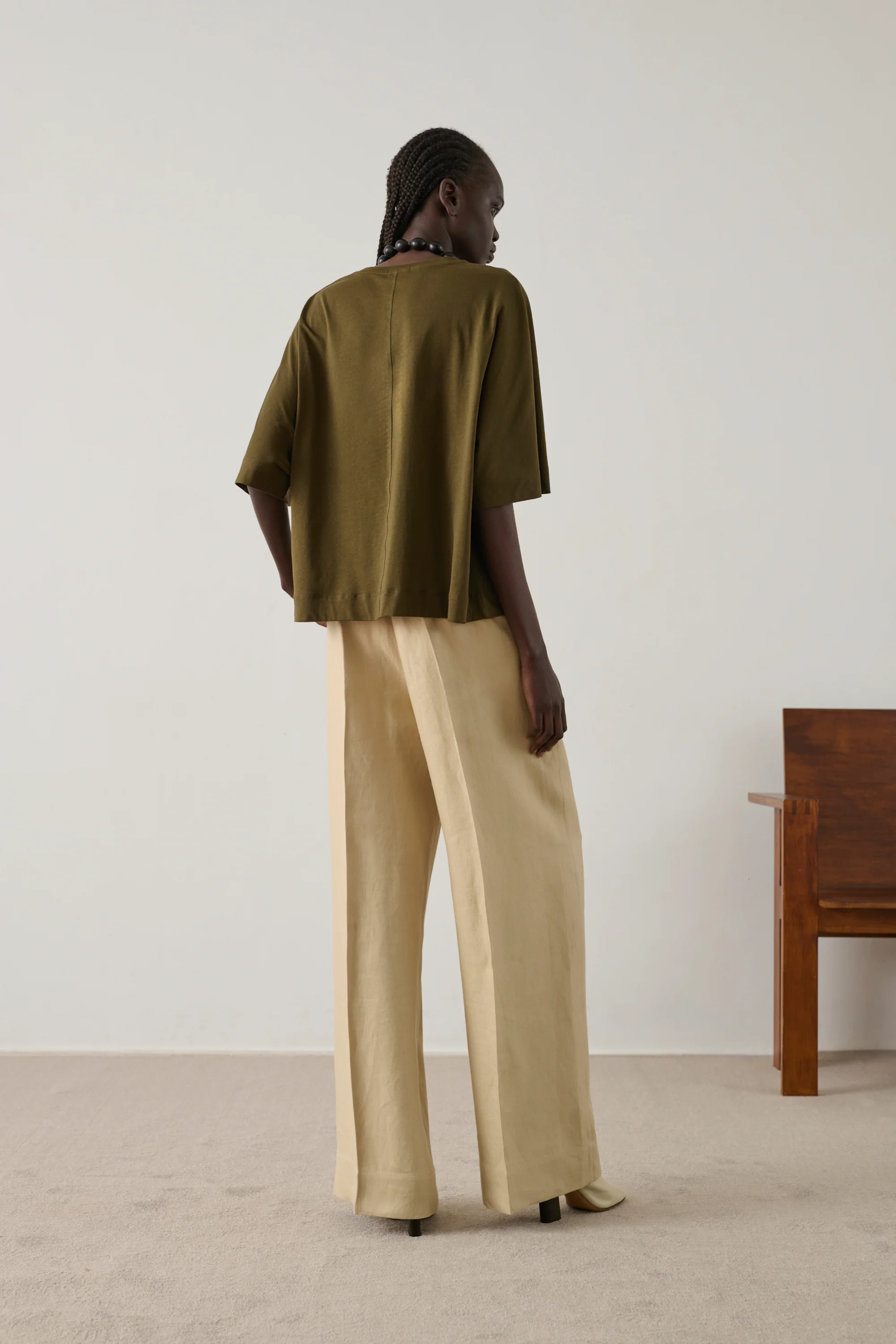 KHAKI HELSINKI T-SHIRT - Image 2